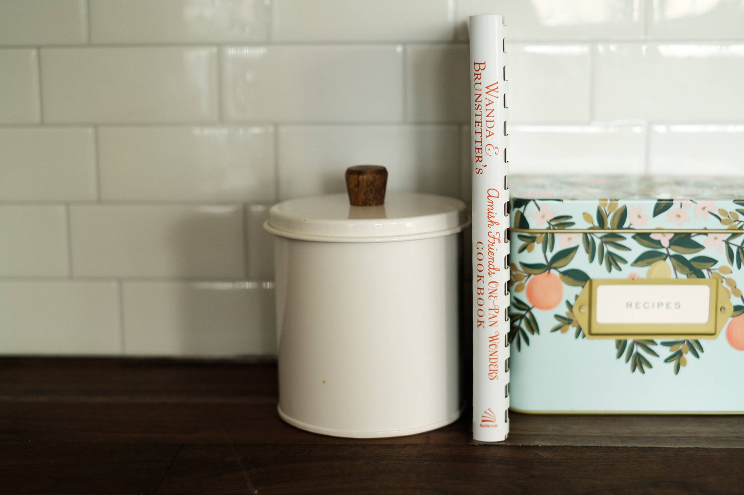 Wanda E. Brunstetter's Amish Friends One-Pan Wonders Cookboo